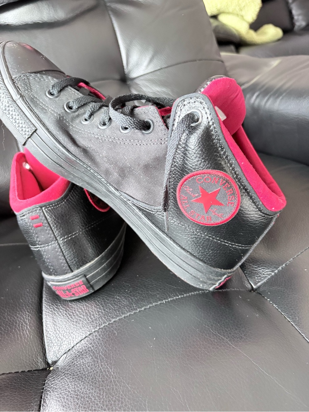 Converse mens Chuck Taylor All Star High Top Sneakers - Black/Red